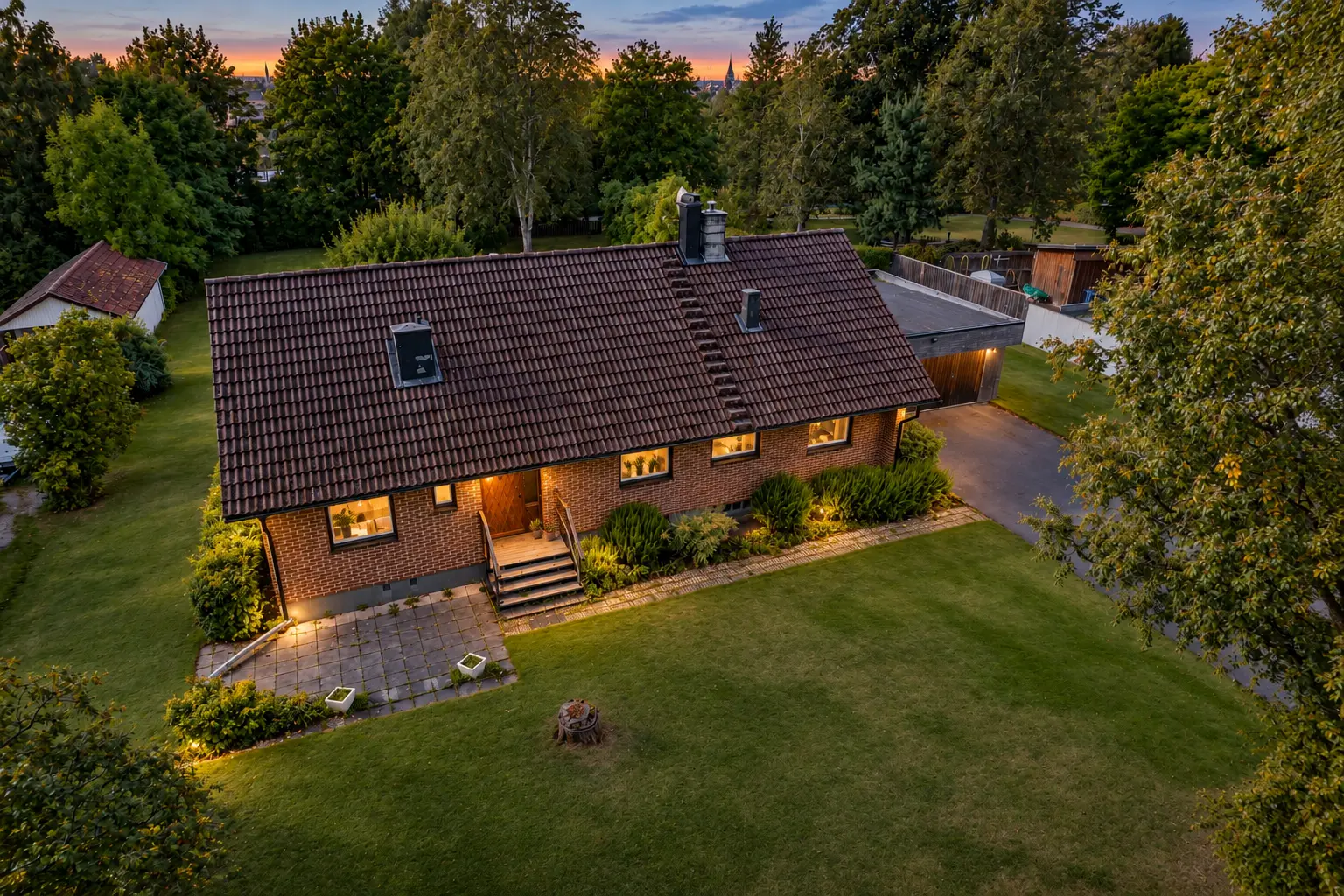House, Organistvägen 8, Örebro. Photo 1 of 36