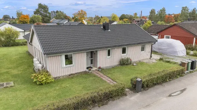 Villa, Degelugnsvägen, Arboga. Bild 1 av 36