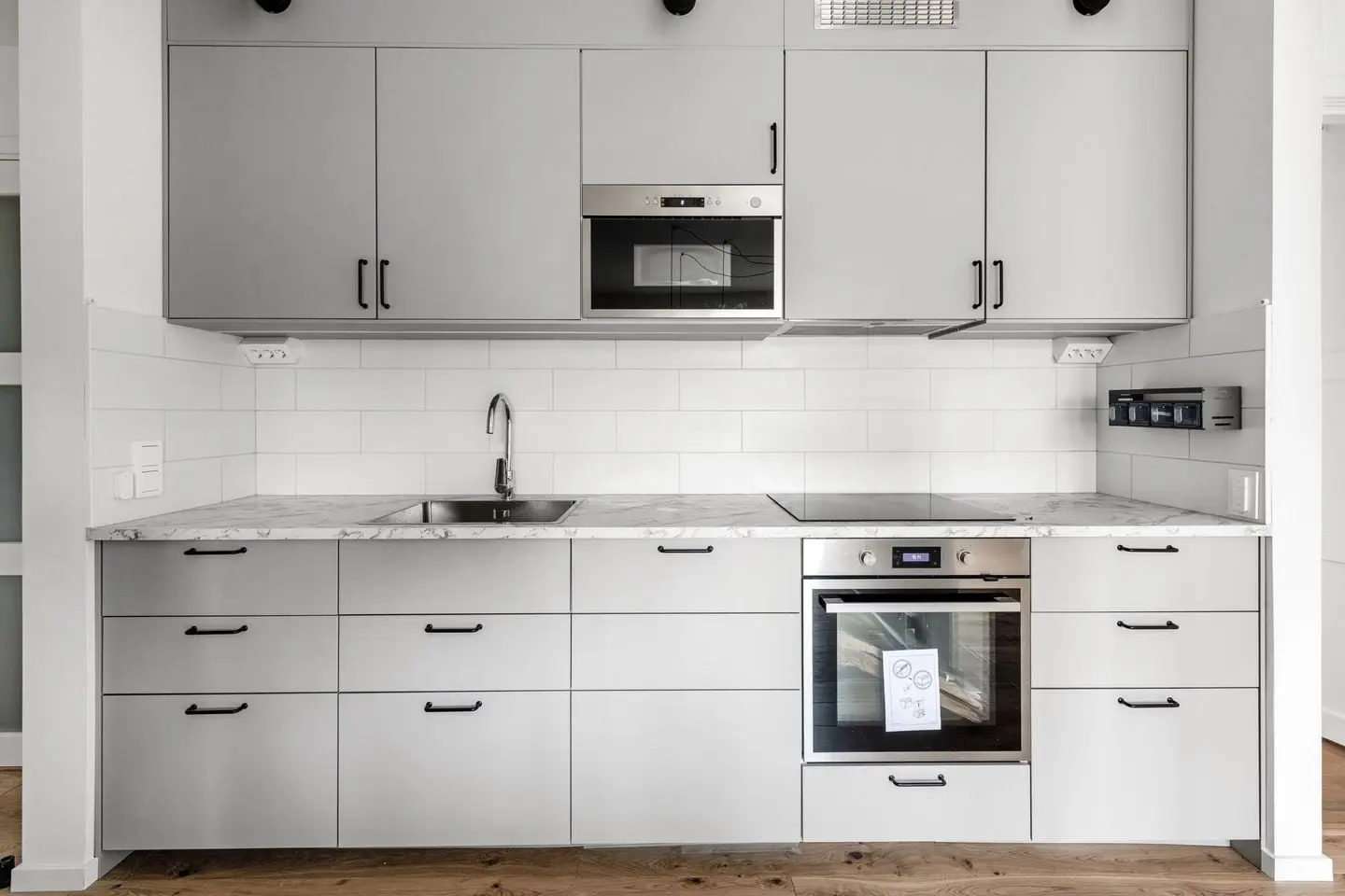 Apartment, Larsbodavägen 82, 2tr, Stockholm. Photo 1 of 33