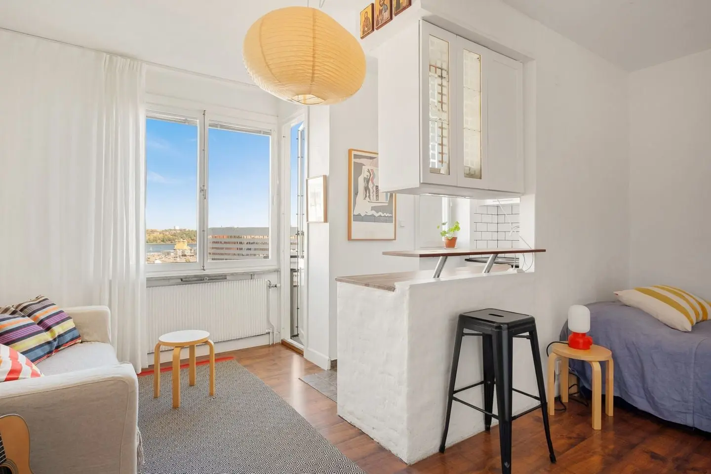 Lägenhet, Smedsbacksgatan 32, 3 tr, Stockholm. Bild 1 av 52
