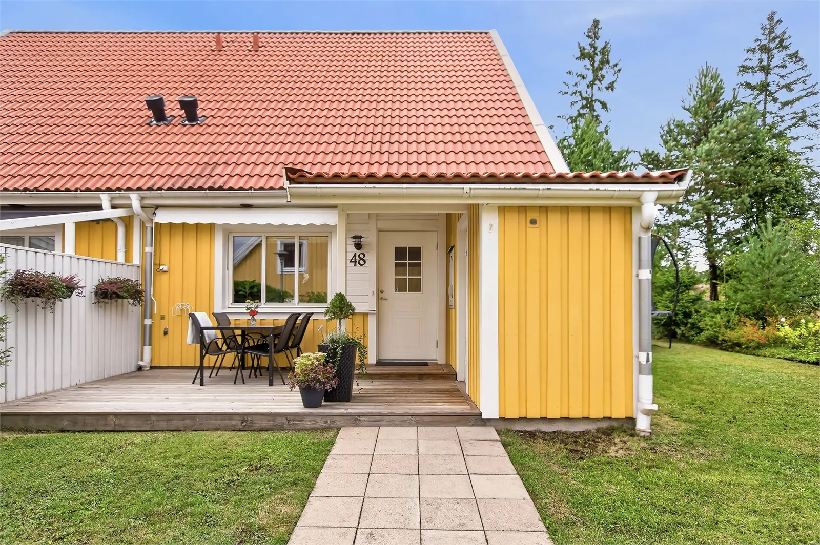 Lägenhet, Råbyvägen 48. Bild 1 av 29