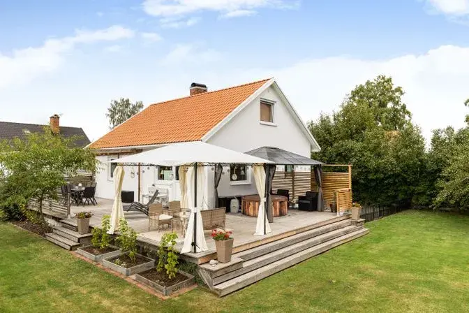 Bild 1 av 26 på Villagatan 16