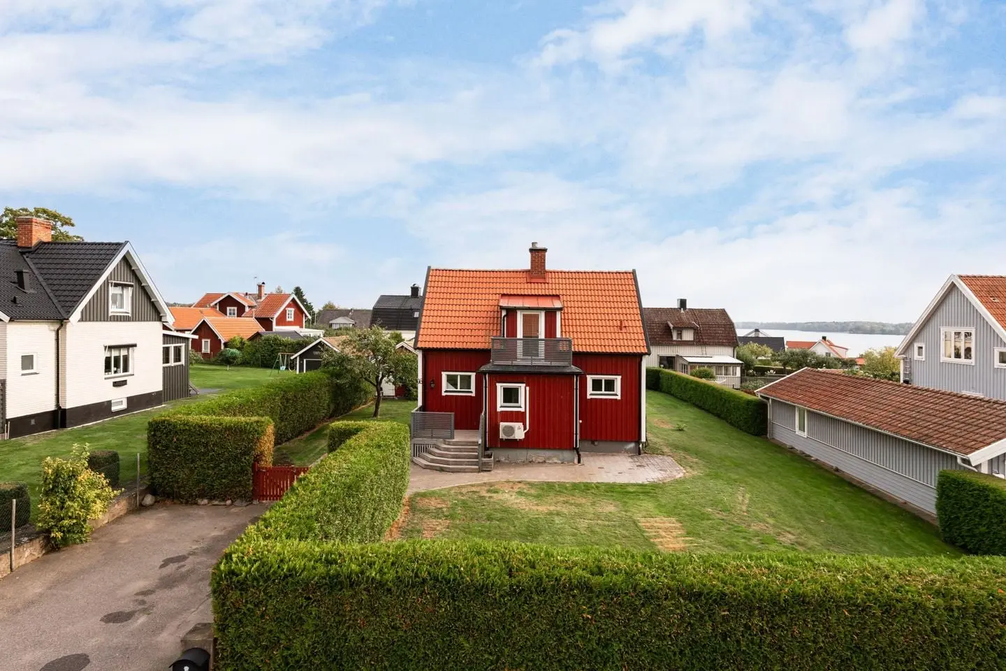Villa, Västra Lundsgatan 16, Motala. Bild 1 av 41
