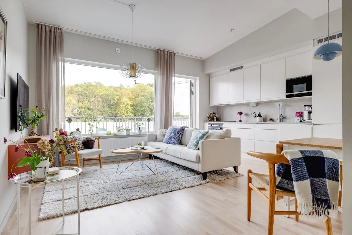 Lägenhet, Strandgatan 64, Kungälv. Bild 1 av 47