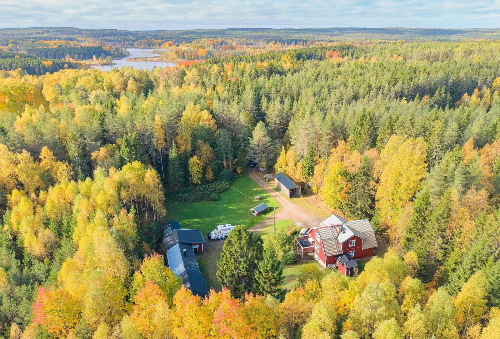 Bild 1 av 40 på Trättsbo 17