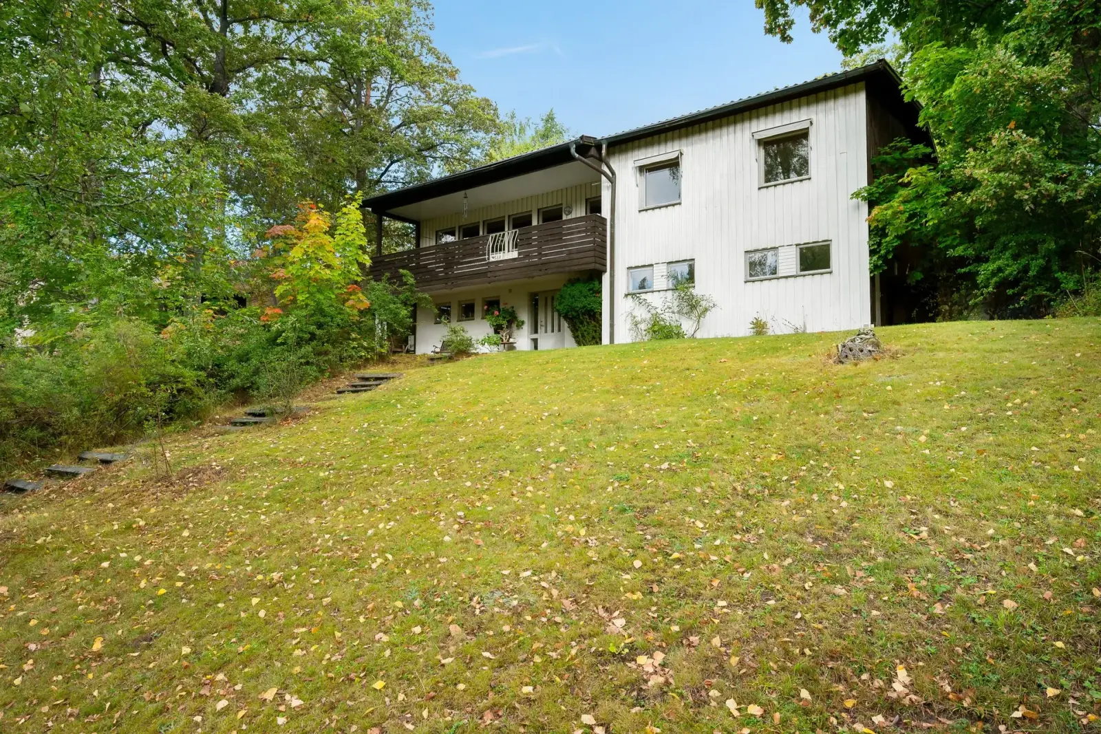 Villa, Hemängsvägen 8, Nacka. Bild 1 av 36