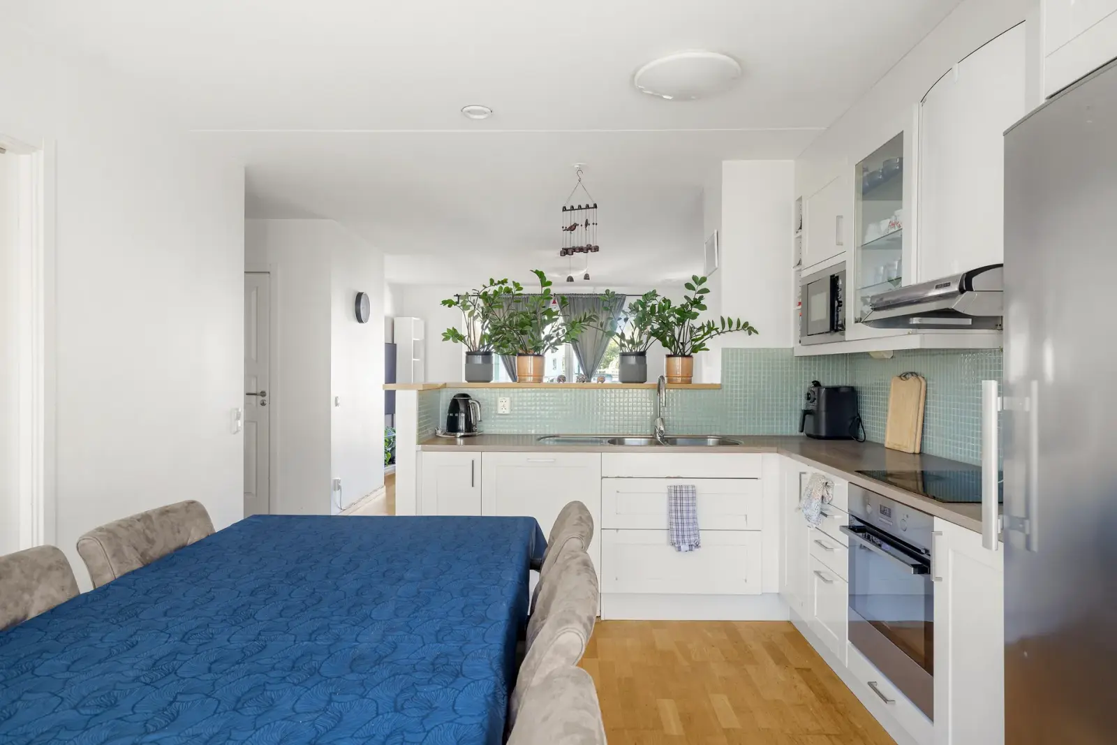 Lägenhet, Turebergs allé 11, Sollentuna. Bild 1 av 16