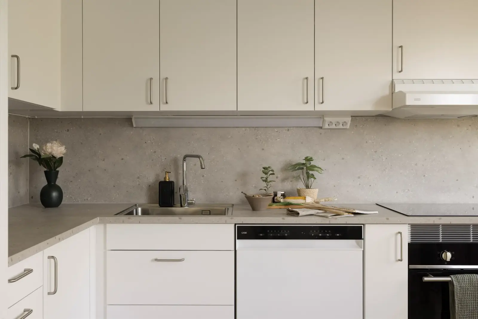 Apartment, Äspholmsvägen 47, 2tr, Stockholm. Photo 1 of 33