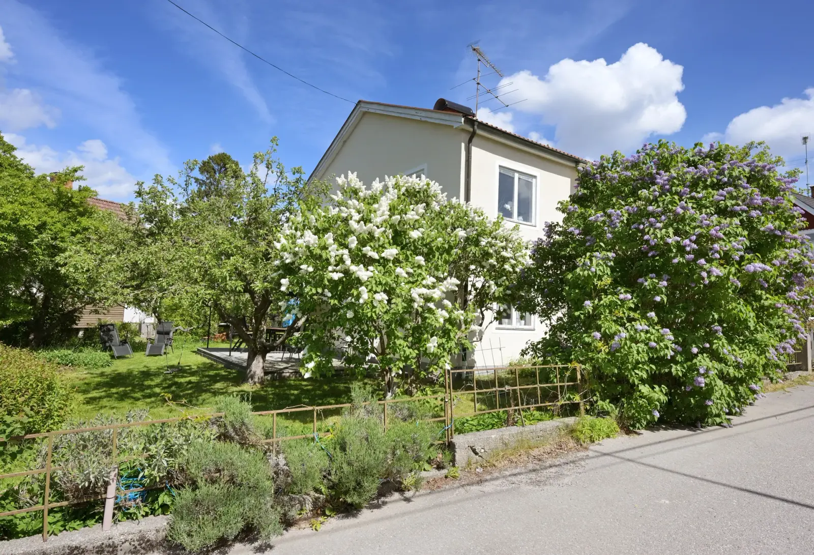 Image 1 of 40 of Gesällbacken 5