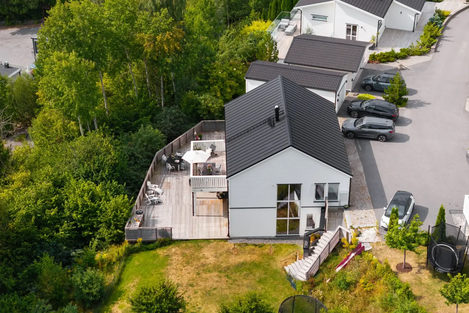 House, Skarphedens väg 4, Huddinge. Photo 1 of 40