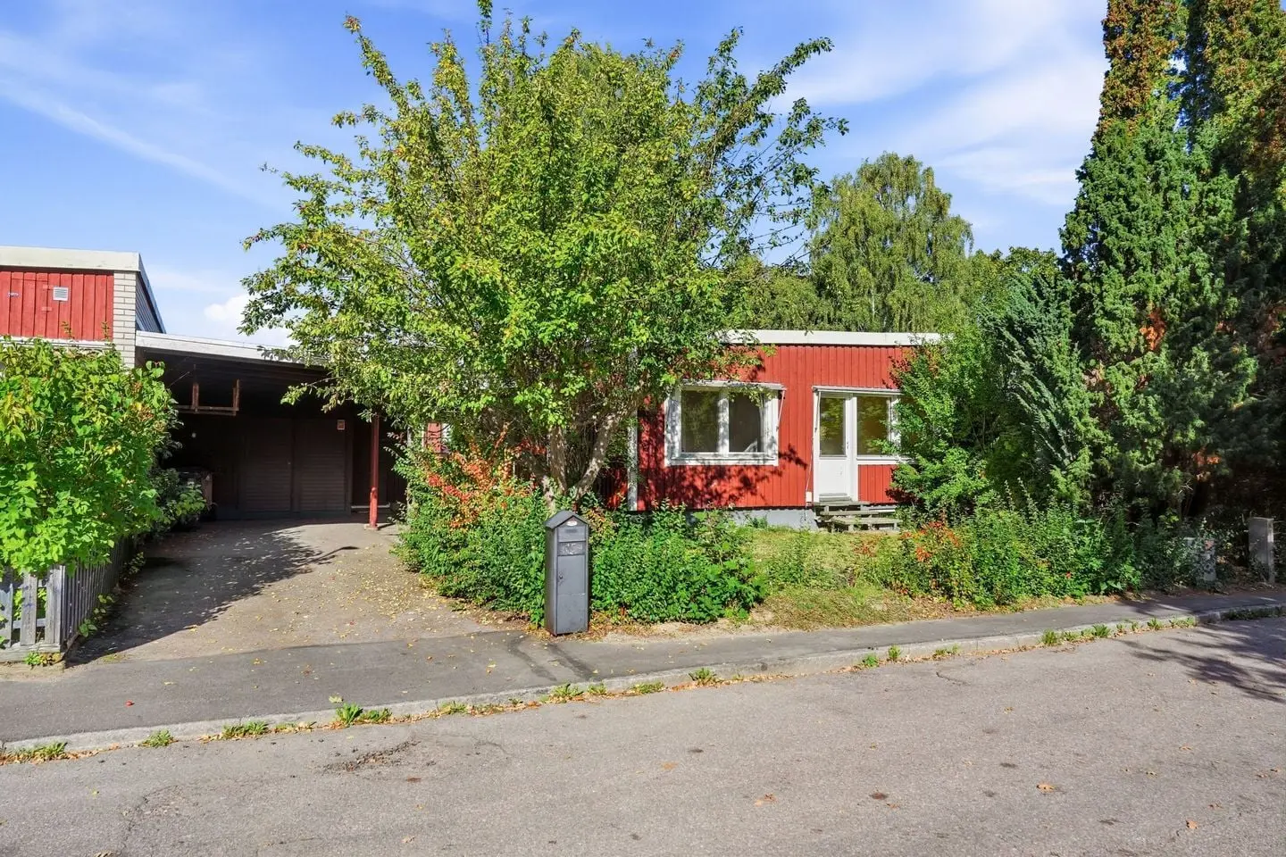 Villa, Ullsaxvägen 15, Uppsala. Bild 1 av 32