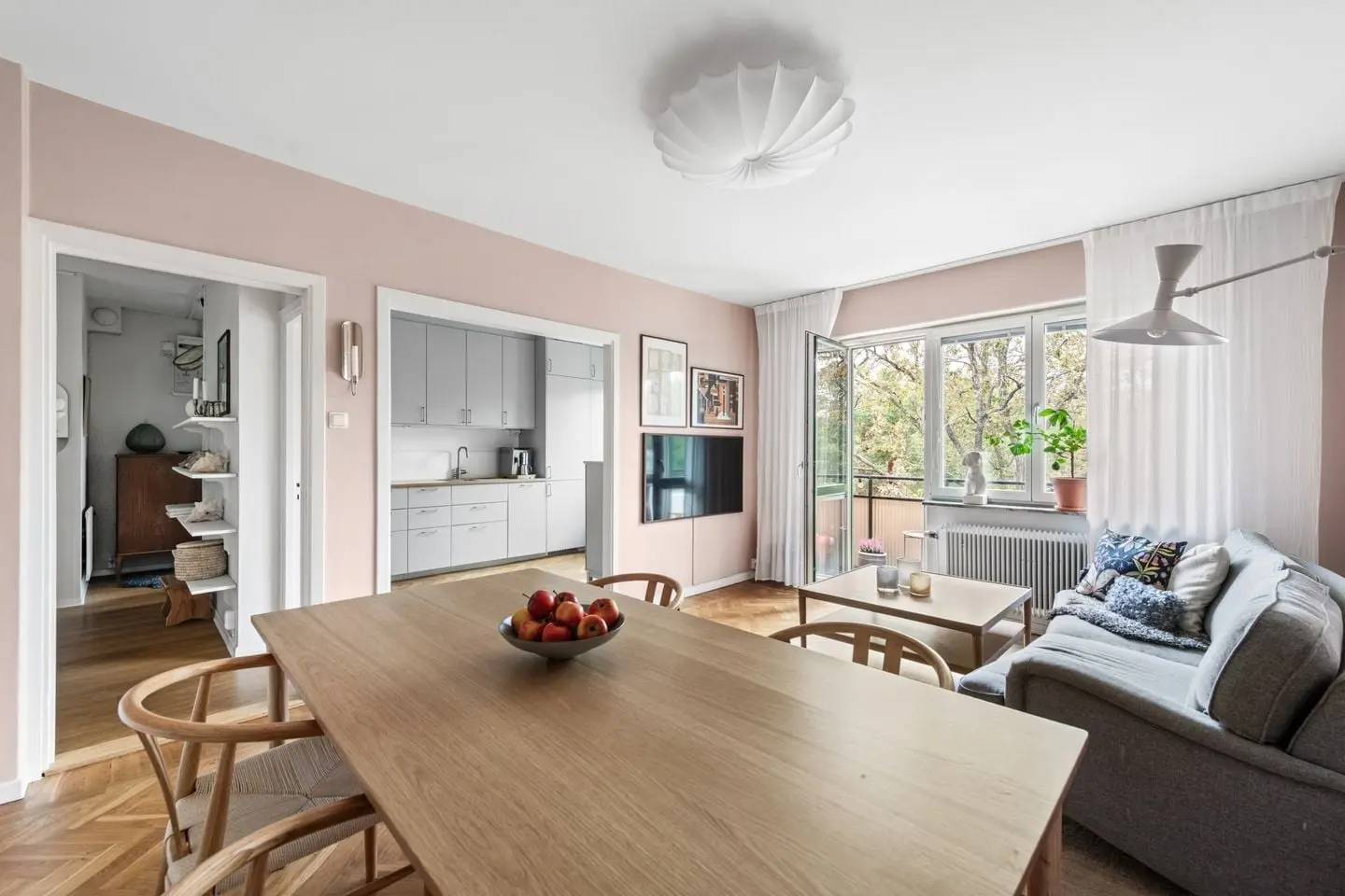 Apartment, Mandelbrödsvägen 11, Stockholm. Photo 1 of 38