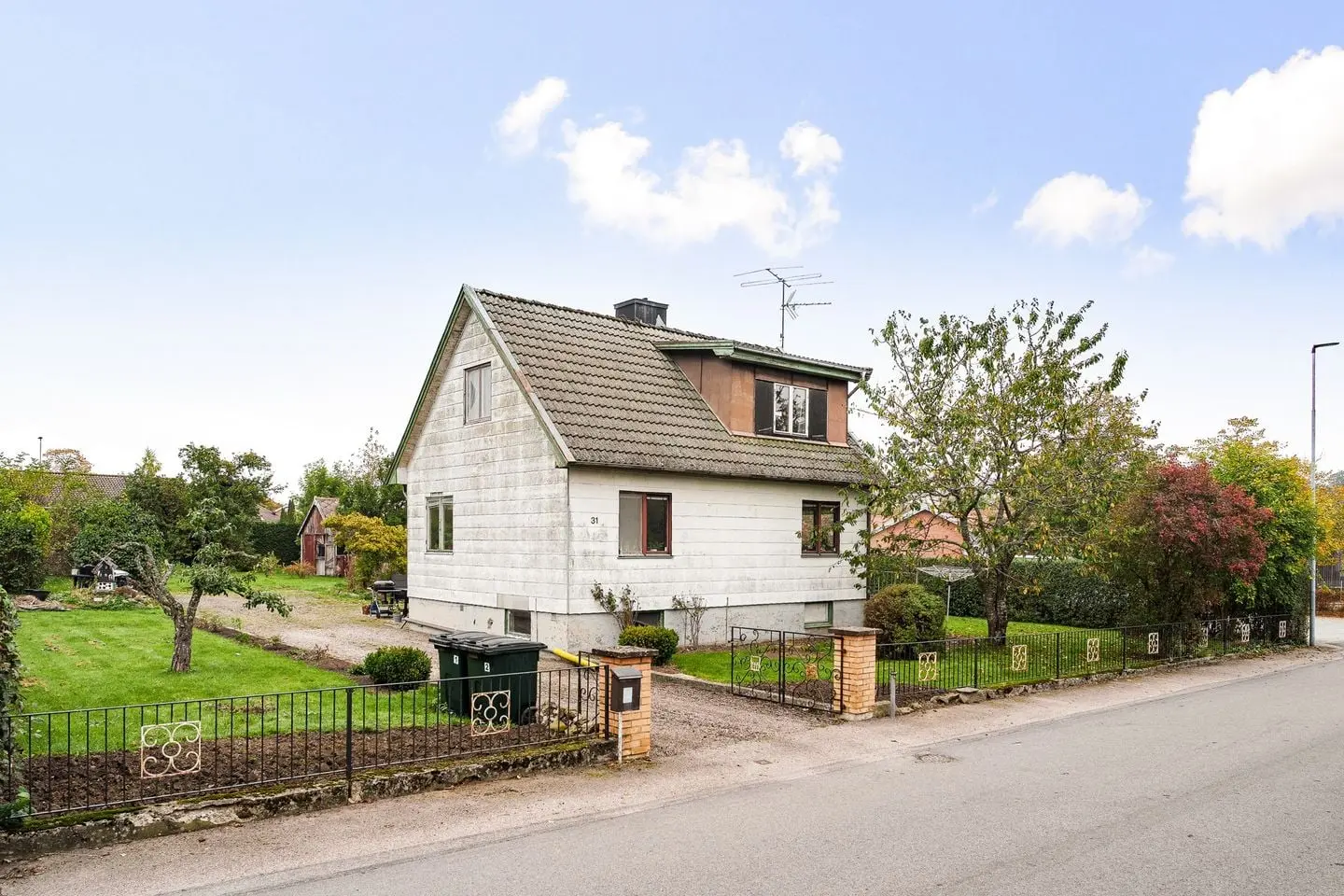 Bild 1 av 28 på Vedelsvägen 31