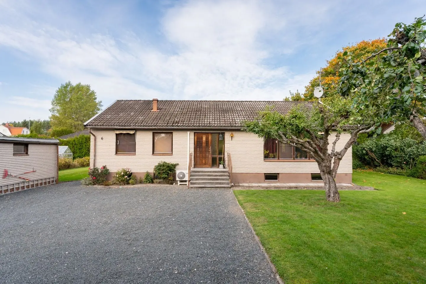 Villa, Borsöknavägen 6, Eskilstuna. Bild 1 av 44