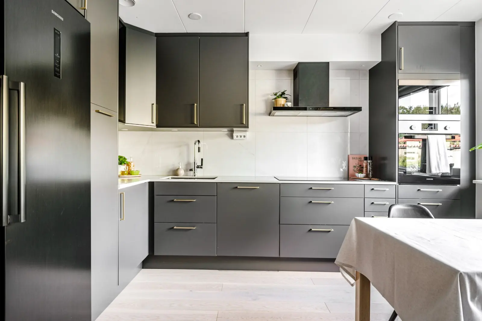 Par-/radhus, Tuvvägen 60, Haninge. Bild 1 av 23