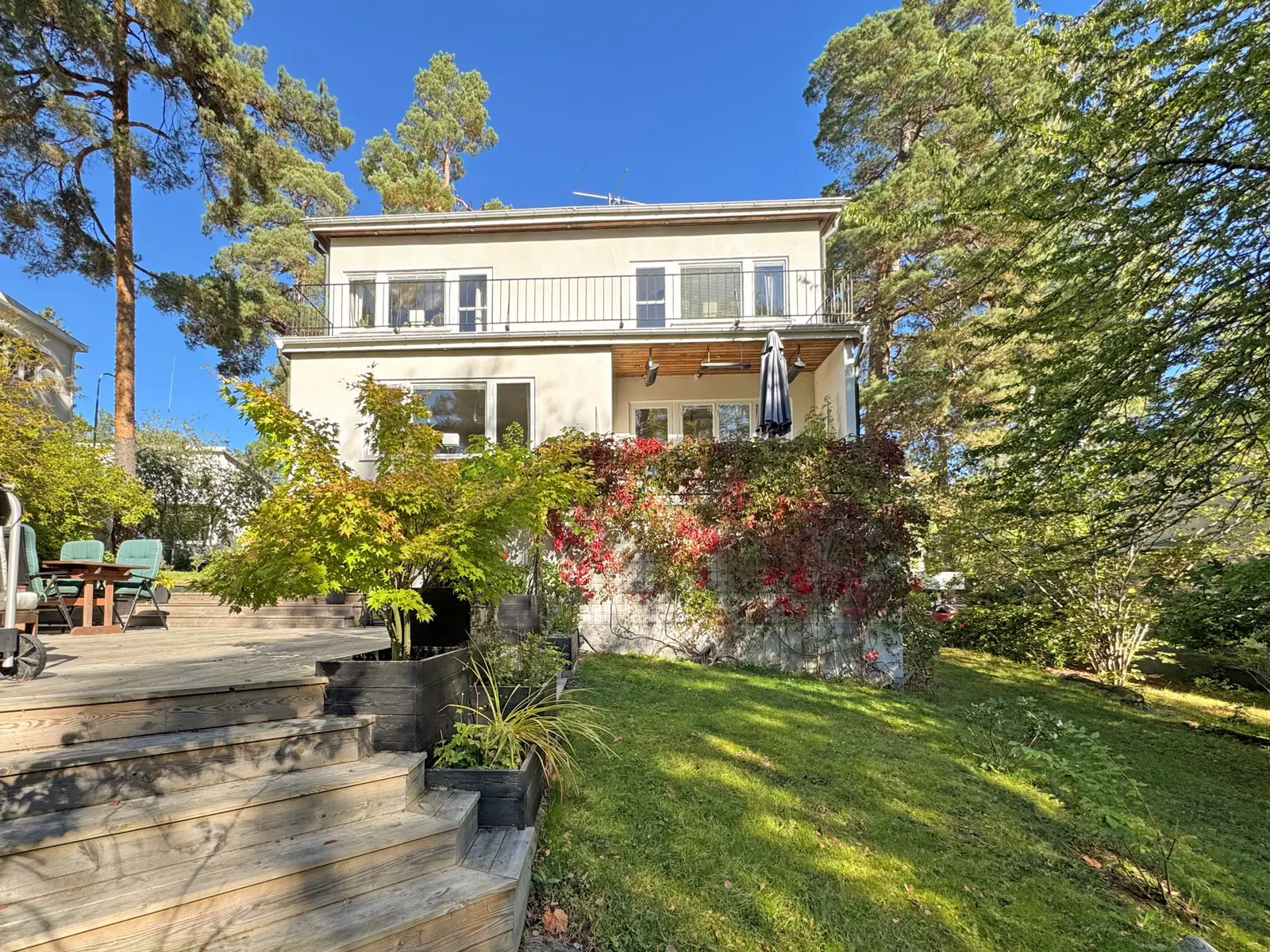 Villa, Hasselbergsvägen 5, Stockholm. Bild 1 av 40
