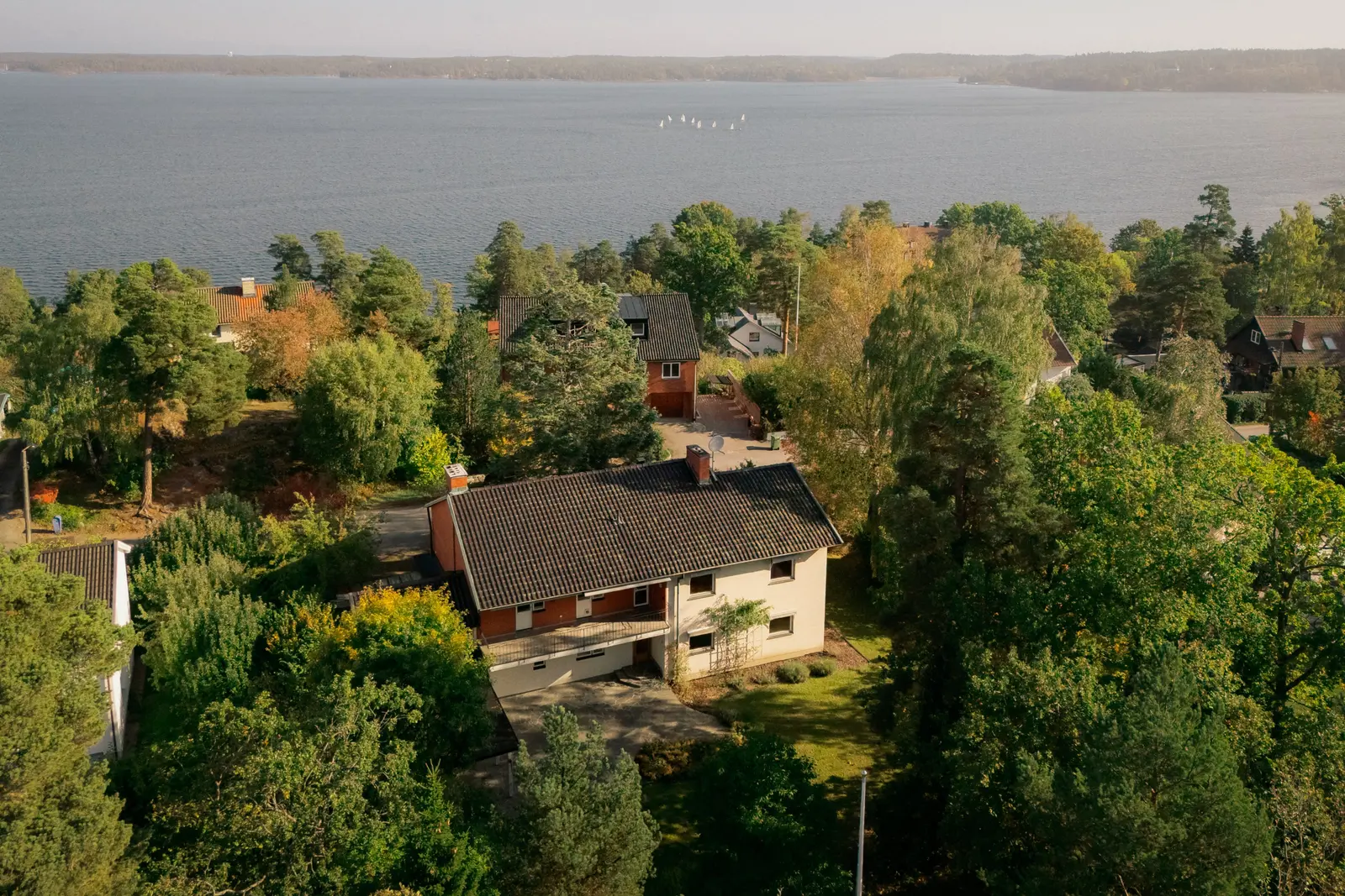 Bild 1 av 40 på Styrmansvägen 5