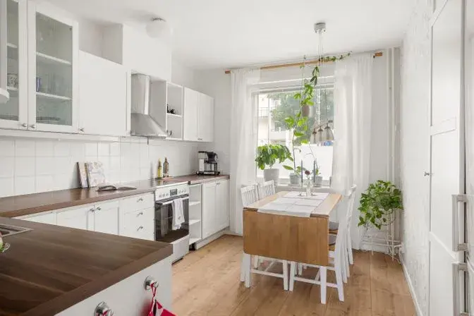 Bild 1 av 28 på Månadsvägen 44