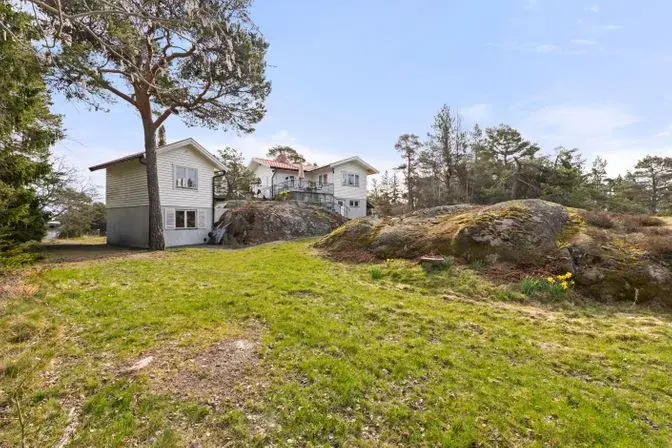Villa, Dyviksvägen 10, Tyresö. Bild 1 av 40