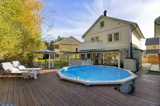 Bild 1 av 38 på Sommarbo 260