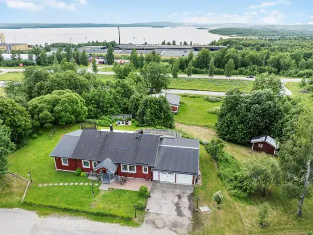 Bild 1 av 40 på Alavägen 17