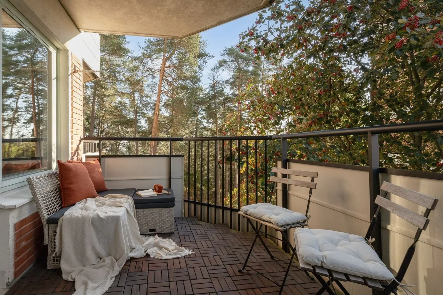 Lägenhet, Mjölnerbacken  64, Sundbyberg. Bild 1 av 20