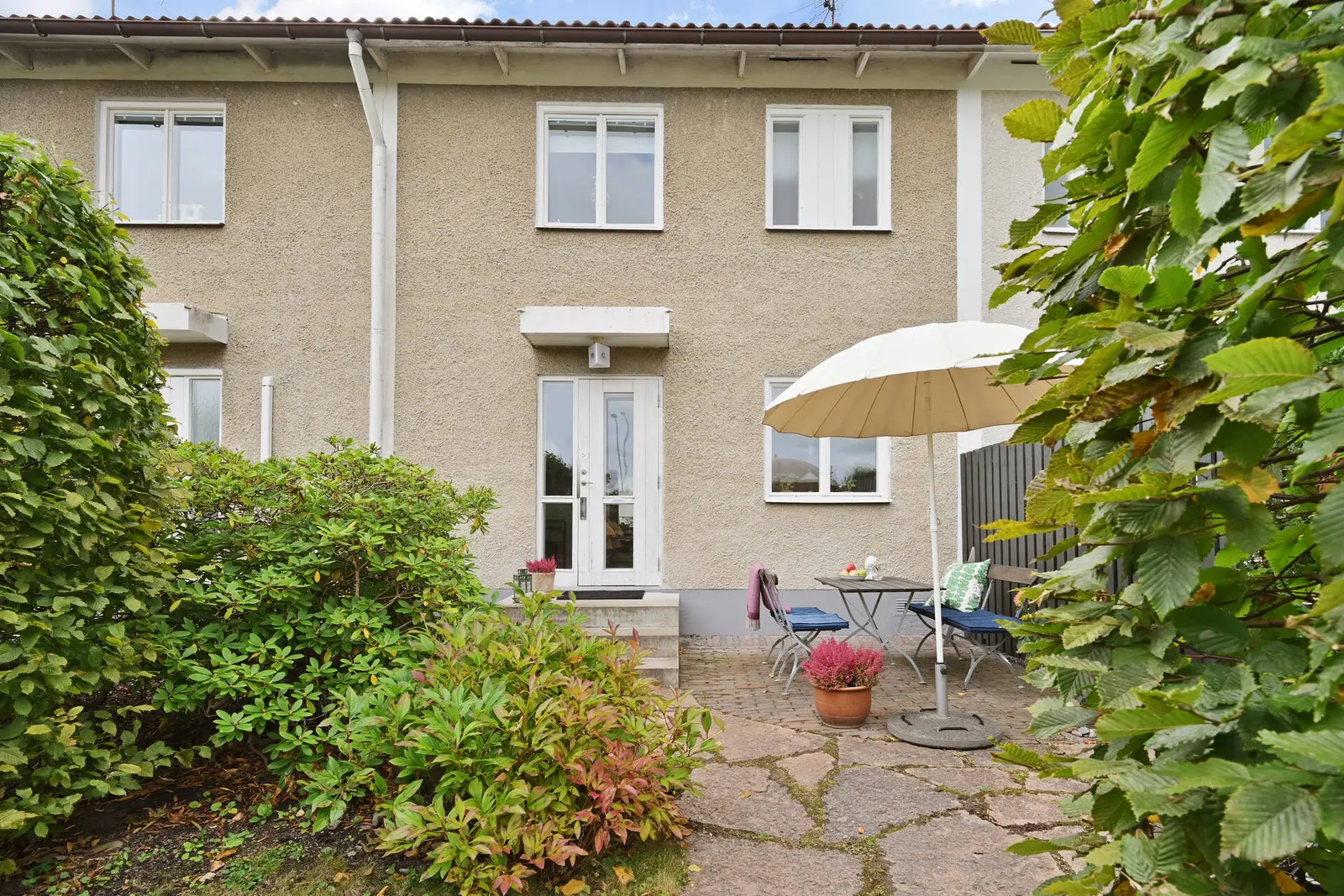 Villa, Lövåsvägen 28, Sollentuna. Bild 1 av 40