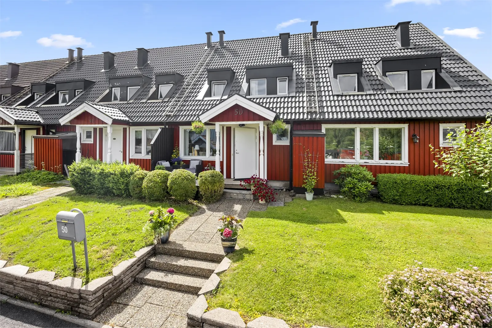 Par-/radhus, Gulklövergatan, Ale. Bild 1 av 40