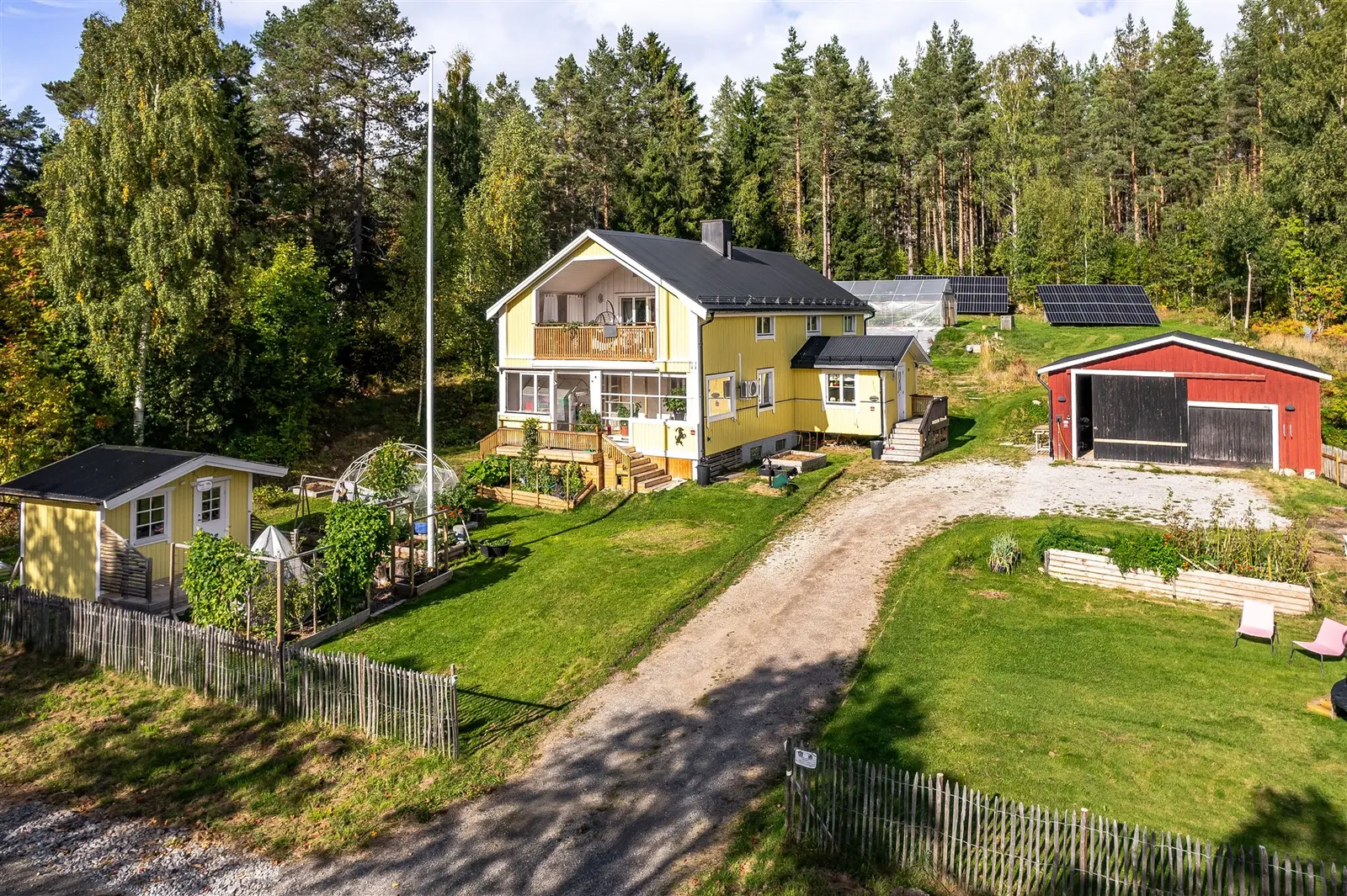 Image 1 of 35 of Norrbovägen 11