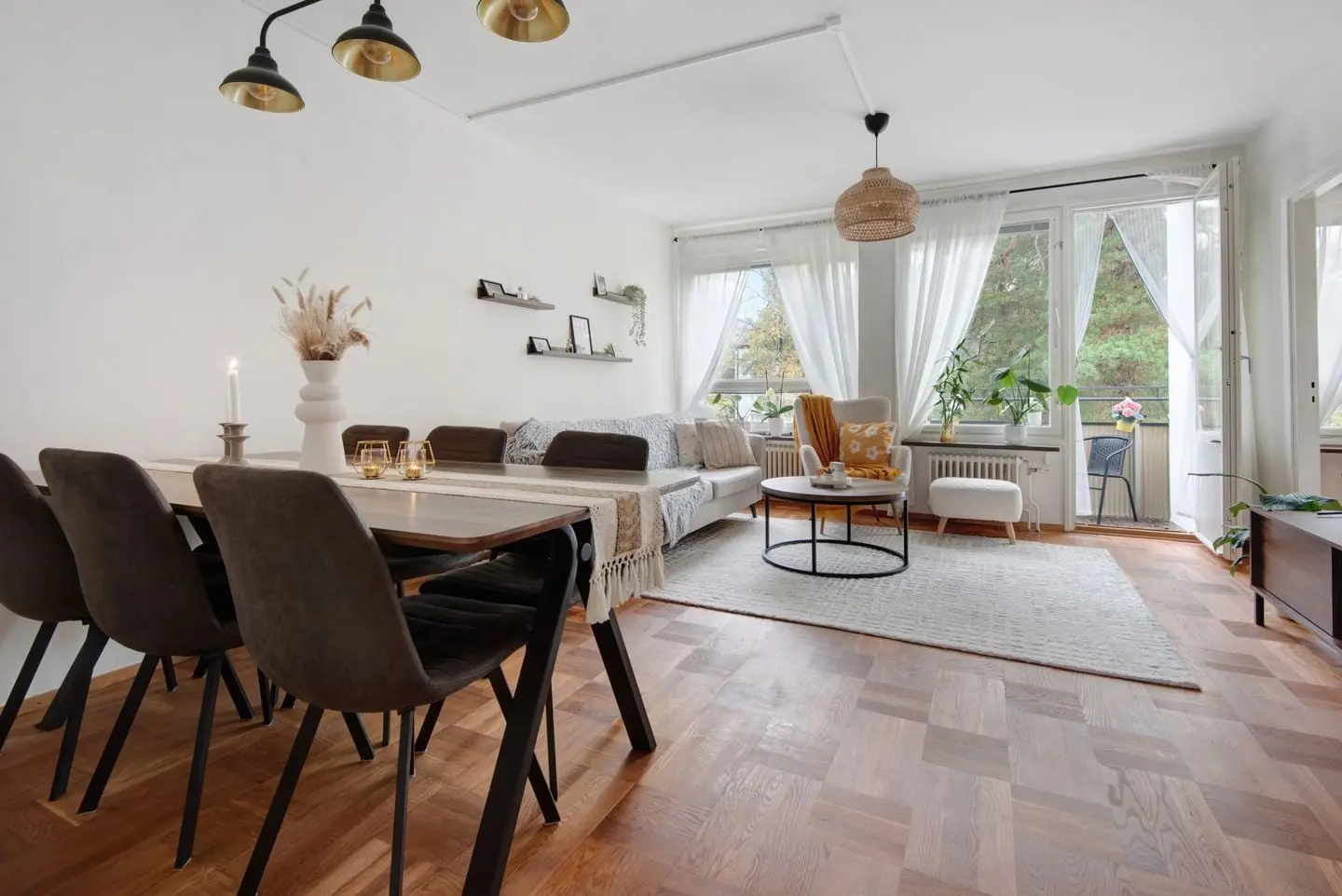 Lägenhet, Skönviksvägen 307, Stockholm. Bild 1 av 27