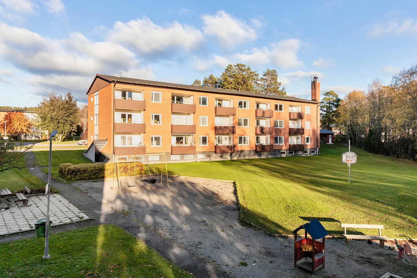 Bild 1 av 18 på Ängevägen 18B