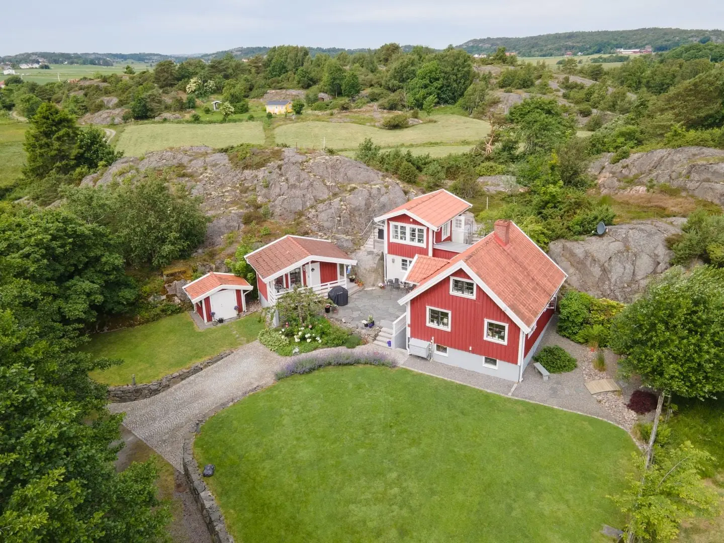 House, Hållsunga 270, Kungälv. Photo 1 of 65