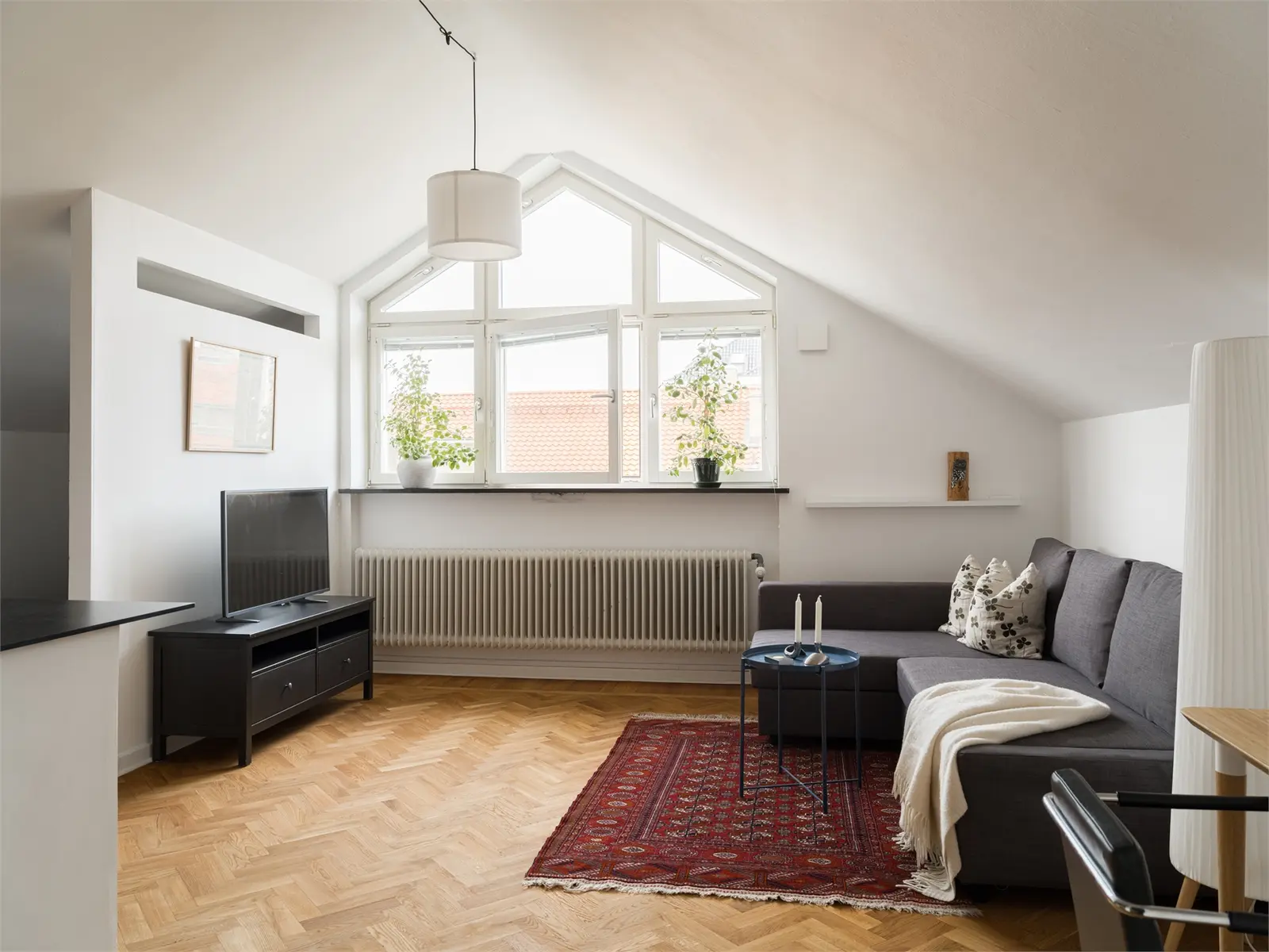 Bild 1 av 20 på Roslins Väg 14 C
