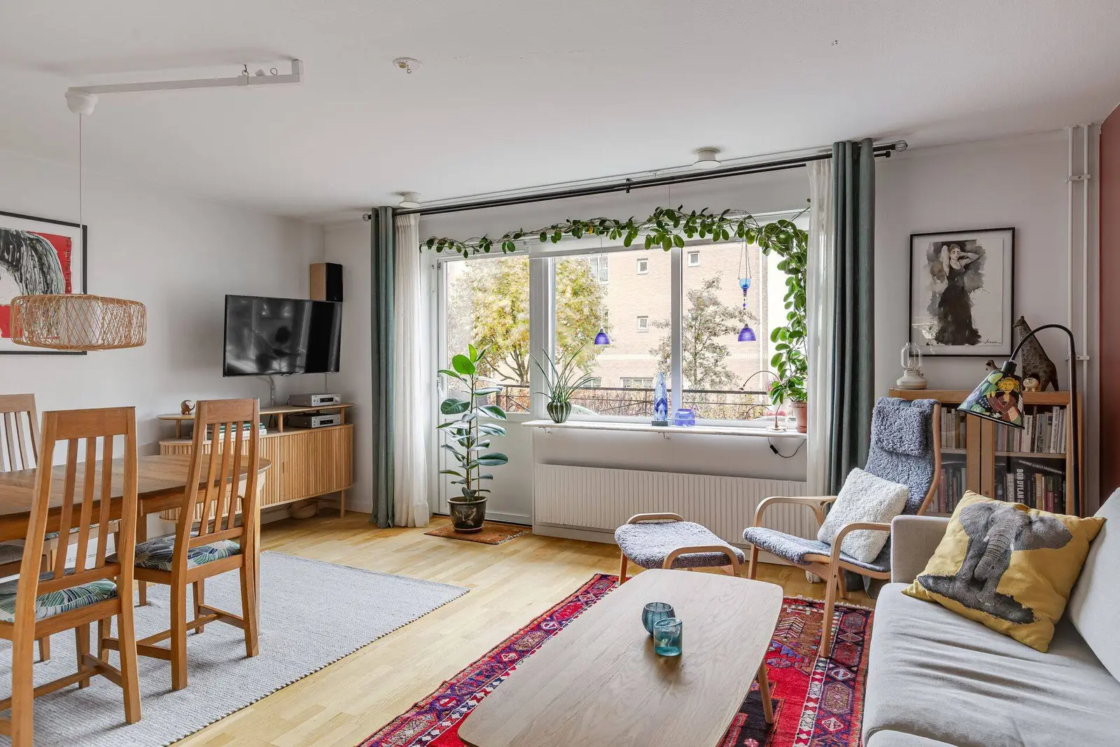 Bild 1 av 28 på Drabantgatan 18