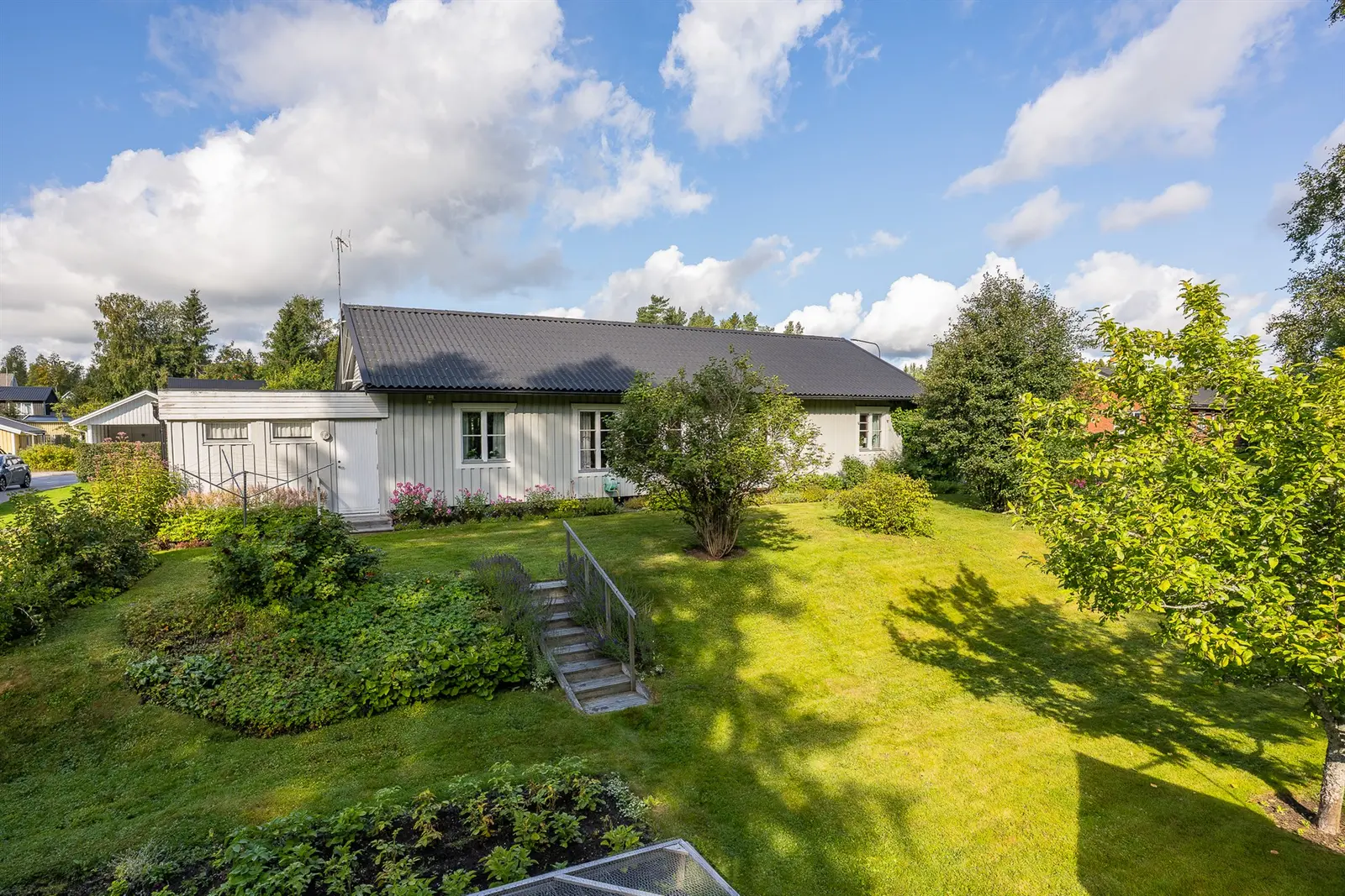 Villa, Hyggesvägen 28, Västerbotten. Bild 1 av 35