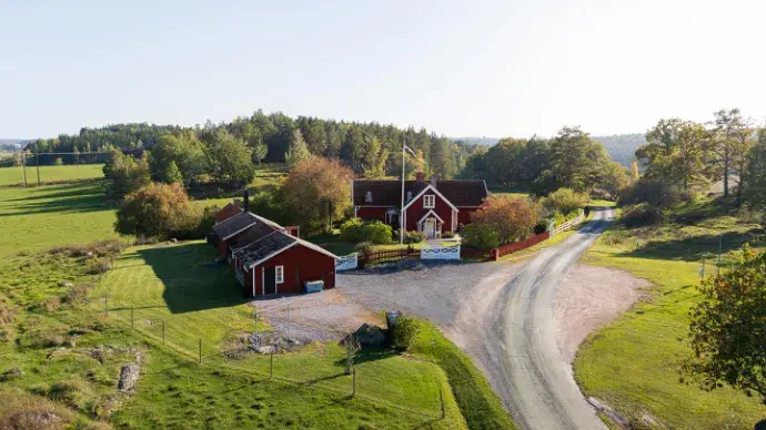 Bild 1 av 40 på Synestad Sörgården