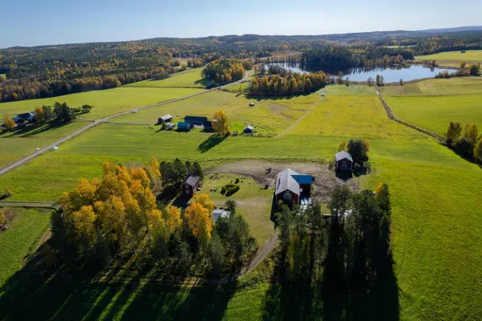 Gård, Västra Skråmträsk 134, Skellefteå. Bild 1 av 32