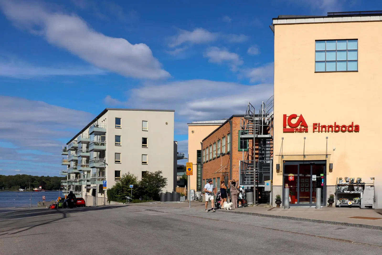 Lägenhet, Finnbergsvägen 62, Nacka. Bild 1 av 8