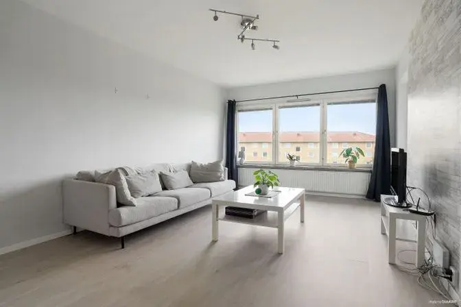 Bild 1 av 10 på Ängsgatan 1c