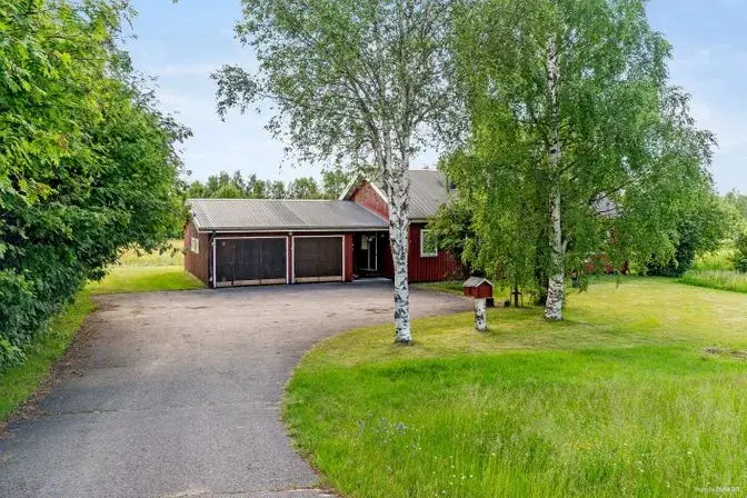 Villa, Björkforsvägen 40, Sangis. Bild 1 av 22