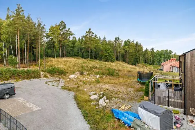 Tomt / mark, Smedjans Väg 32, Steninge Slottsby. Bild 1 av 11