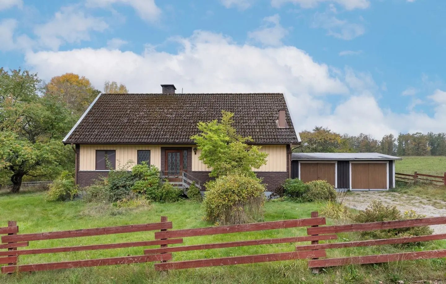 Villa, Fröderyds-Notteberg 2, Vetlanda. Bild 1 av 31