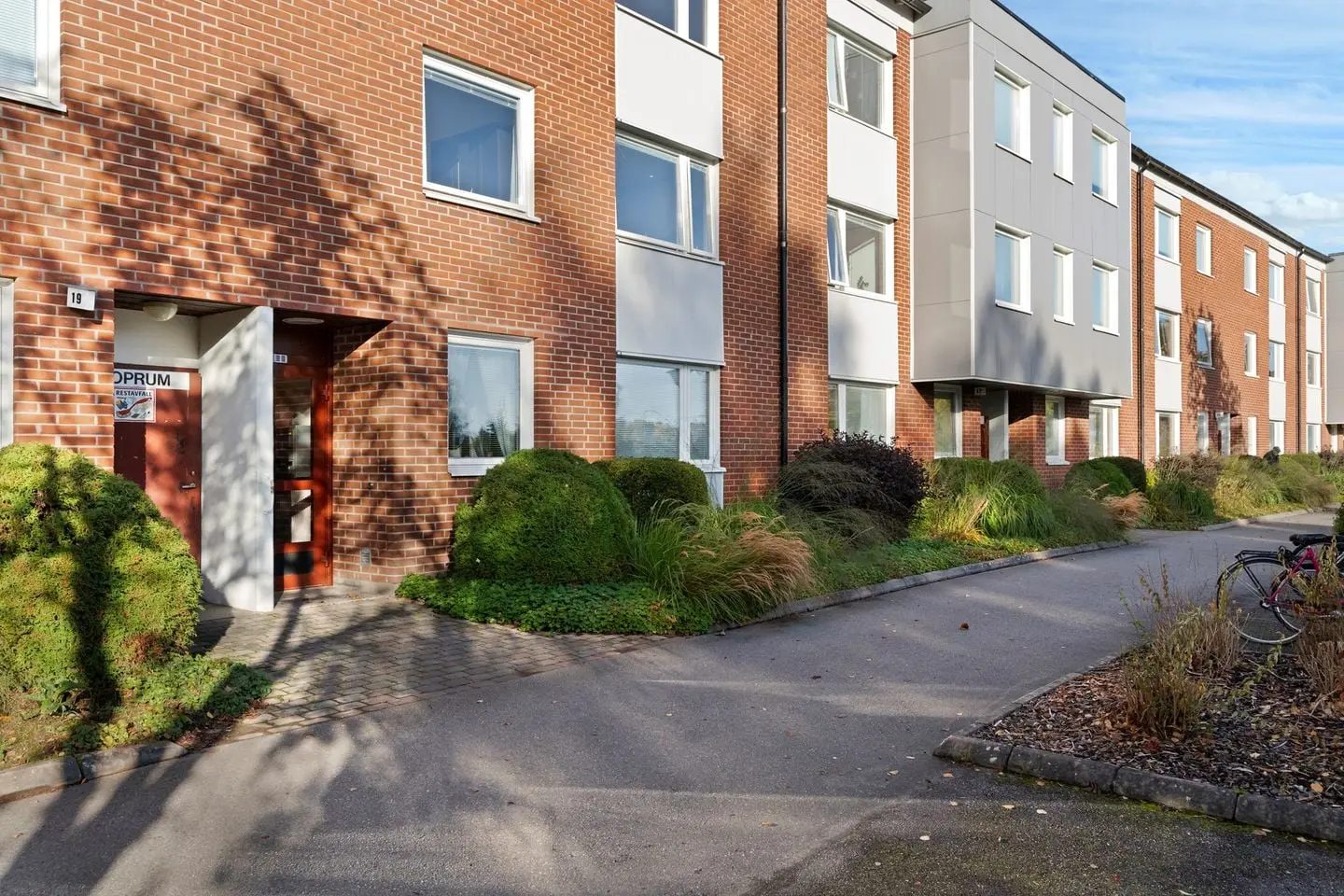 Lägenhet, Hovslagaregatan 19, Trollhättan. Bild 1 av 22