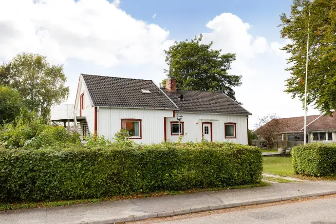 Image 1 of 28 of Flatängsvägen