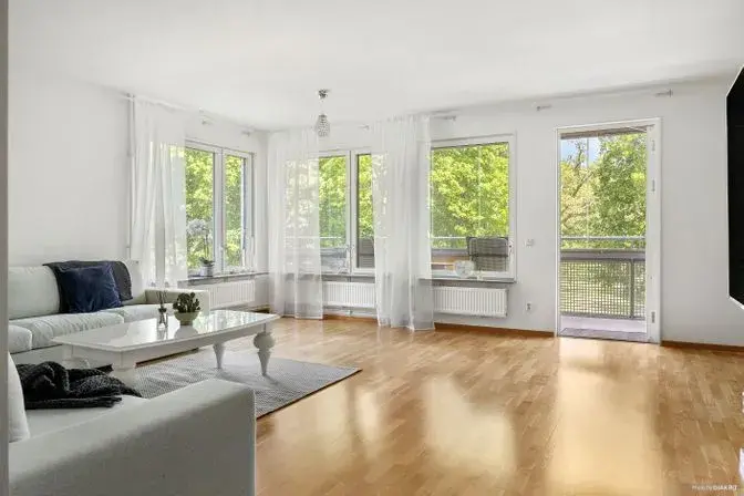 Lägenhet, Bergtallsvägen 34, Älvsjö. Bild 1 av 35