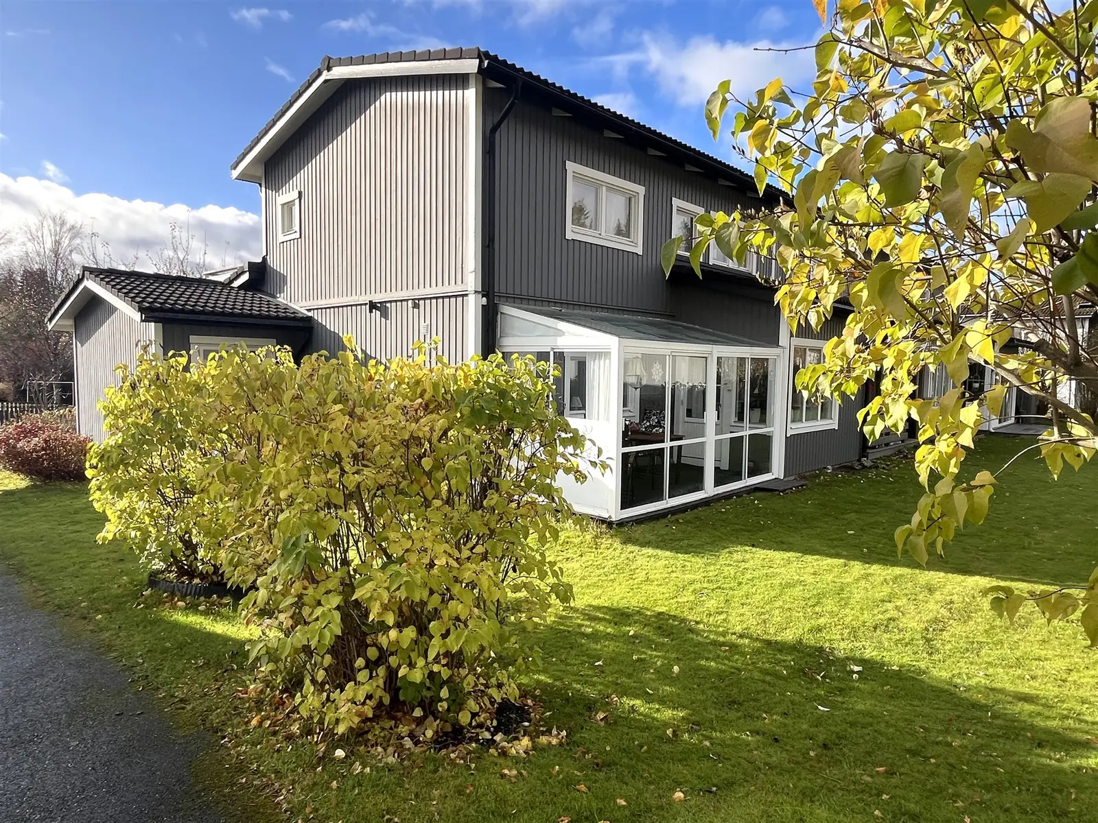 Par-/radhus, Östersemsvägen 107, Östersund. Bild 1 av 3