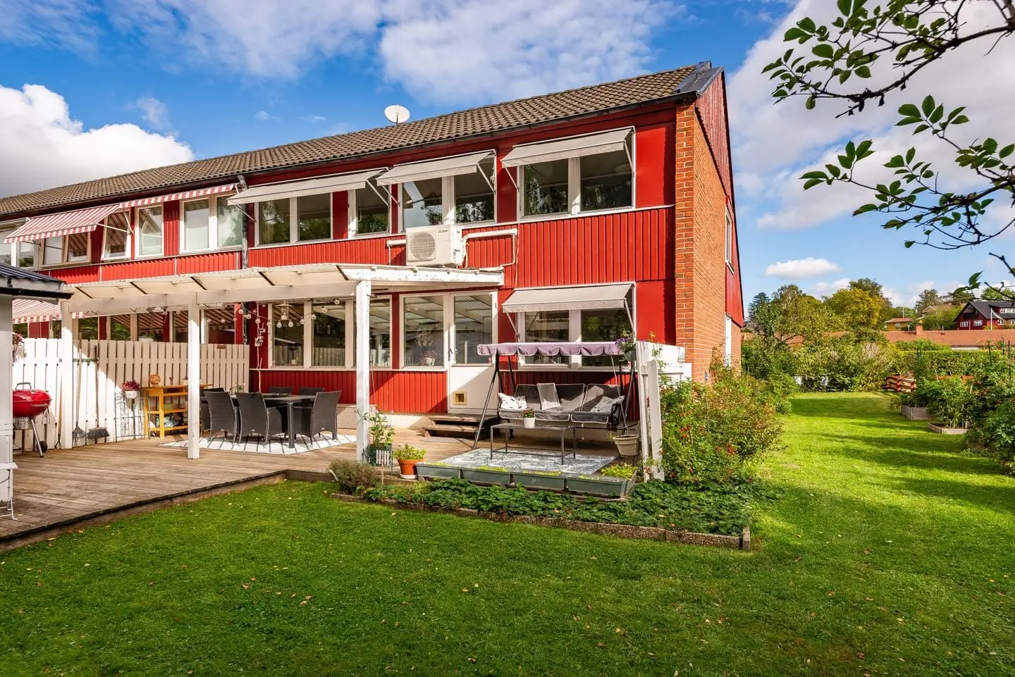 Bild 1 av 40 på Riddarvägen 52