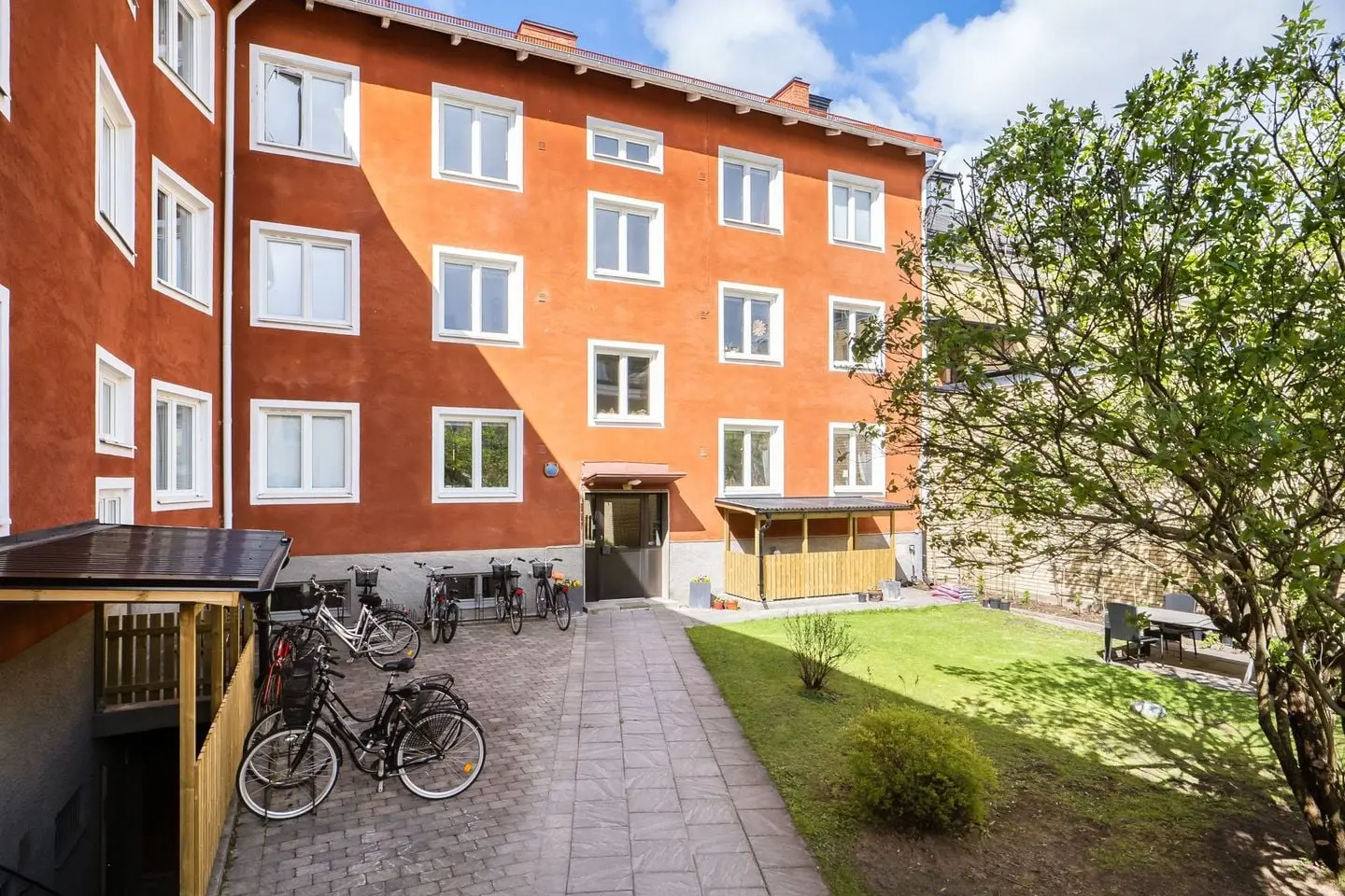 Image 1 of 29 of Gruvgatan 9E