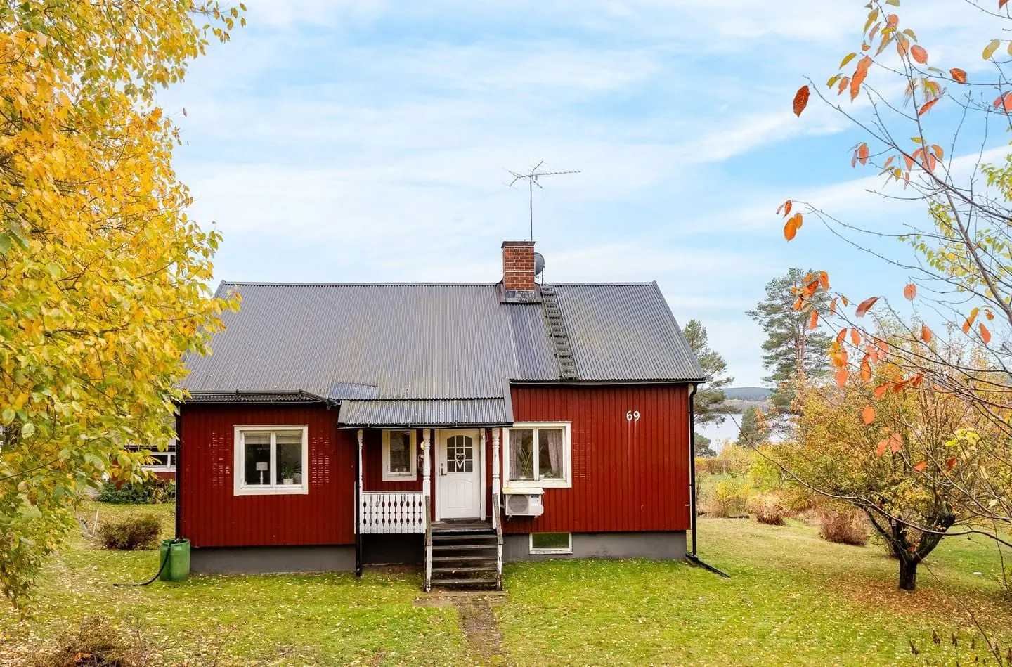 Image 1 of 29 of Lötgärdesvägen 69