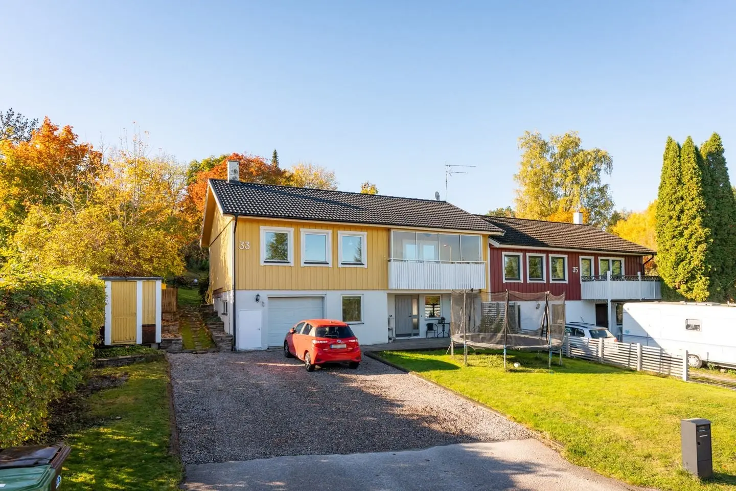 Bild 1 av 40 på Hällbyvägen 33